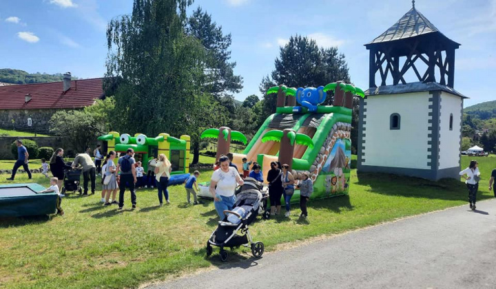 Stavanie mája  a podujatie Kravky na pašu s Farma Krnišov
