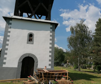 Aktuality / Stavanie mája a podujatie Kravky na pašu s Farma Krnišov - foto