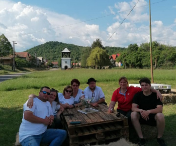 Aktuality / Stavanie mája a podujatie Kravky na pašu s Farma Krnišov - foto