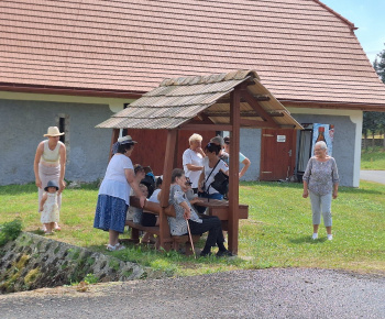 Aktuality / Čistenie studničky 