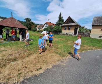 Aktuality / Čistenie studničky 