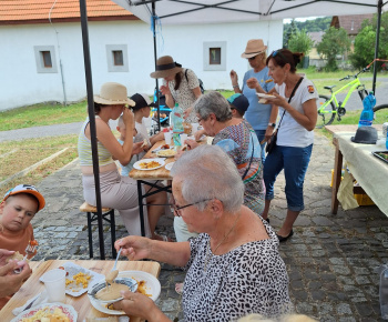 Aktuality / Čistenie studničky 
