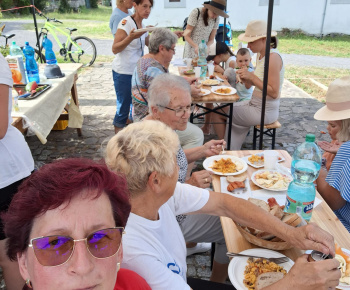 Aktuality / Čistenie studničky 